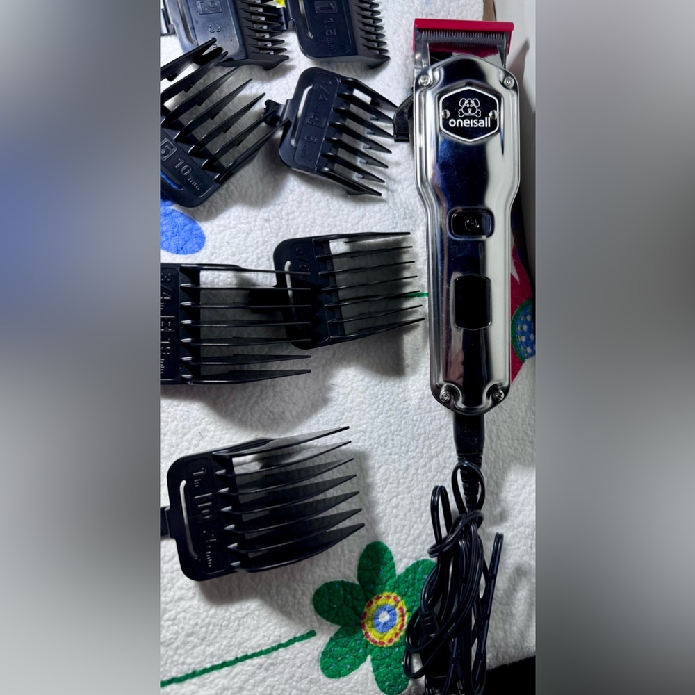 Silver and Black Professional Pet Grooming Rechargeable Shavers w/10 Attachments
